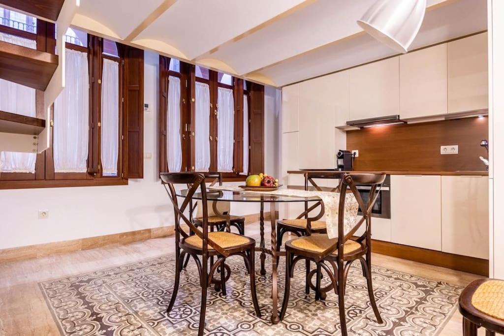 Luxury & Elegant Duplex In Center Apartment *