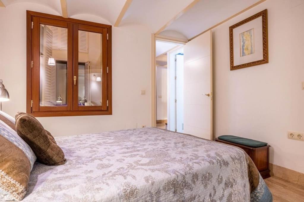 Luxury & Elegant Duplex In Center